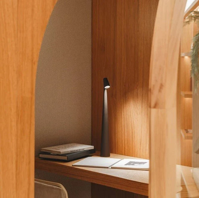 LuxeGlow - Lampe de table sans fil LuxeGlow, batterie de 1 800 mAh, recharge USB - Image 4